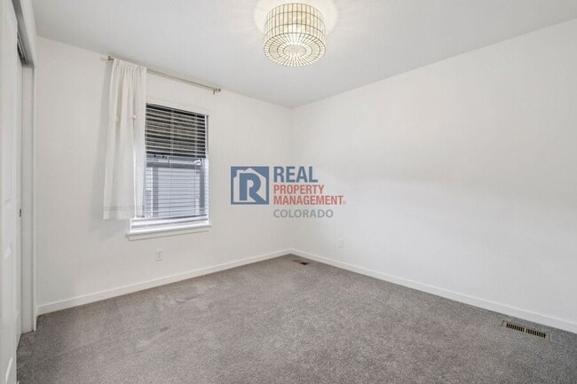 Building Photo - 8396 Bijou Crk Ave