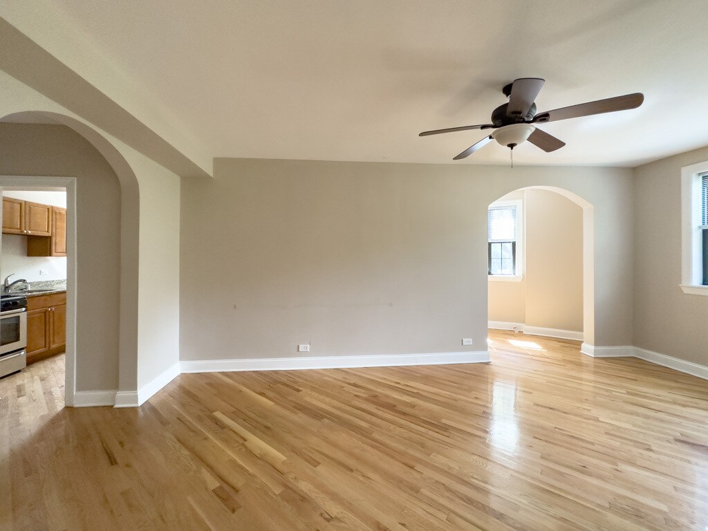 Building Photo - 890 Green Bay Rd