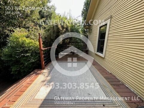 Building Photo - 503 NE Thompson St