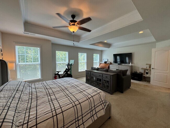 Building Photo - Amazing 6 Bed 5 Bath Single Family Home Wi...