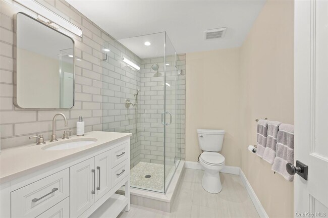 Building Photo - 245 Oneck Ln