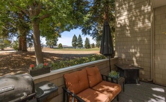 Building Photo - Gorgeous Two-Bedroom Condo with Golf Course Views in San Ramon!