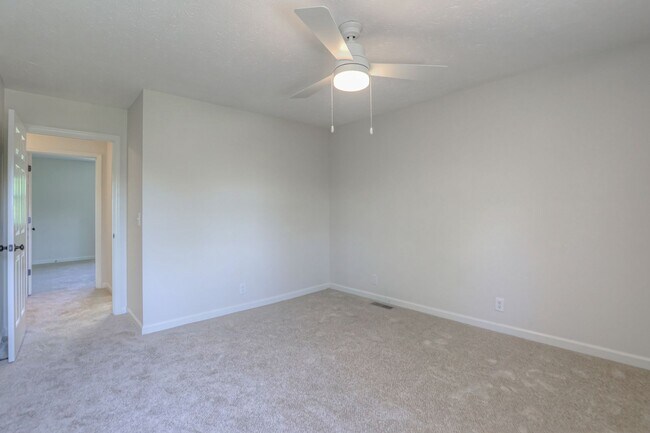 Building Photo - Renovated Home in Nashville near Nipper's Corner