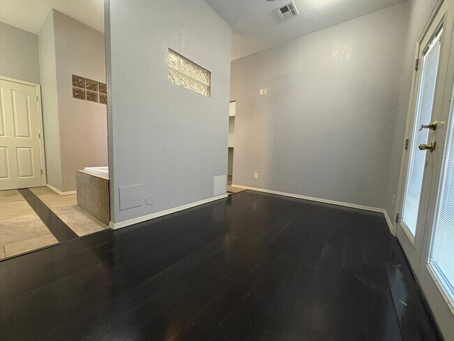 Building Photo - EASTSIDE HOME FOR RENT IN "THE TIERRAS"