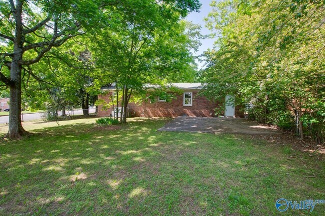 Building Photo - 4813 Joy Dr NW