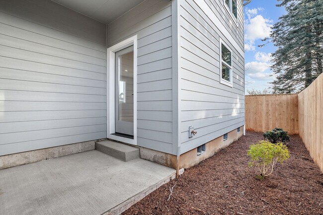 Building Photo - 2 Weeks Free W Approved Application by 08/...