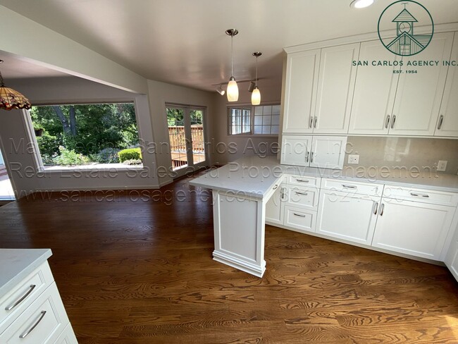 Building Photo - Spacious Three Bedroom Home in Carmel Hill...