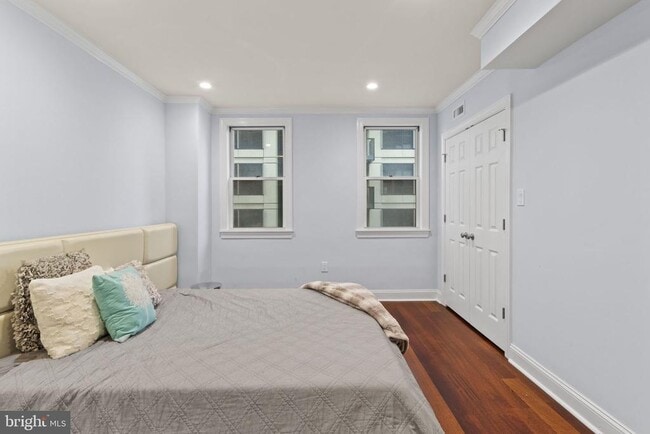 Building Photo - 1901 Walnut St