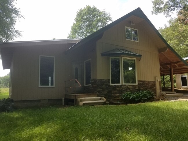 Building Photo - Beautiful Country Cabin