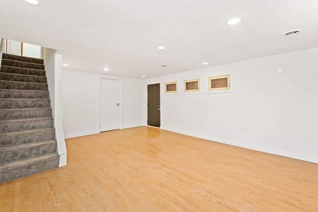 Building Photo - AVAILABLE APRIL 1ST! RENOVATED 3-bedroom!