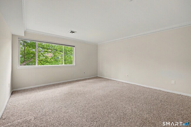 Building Photo - 172 Gillies Ln