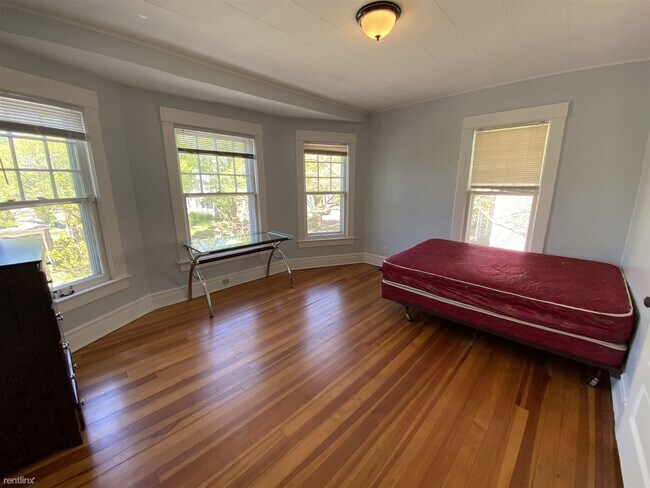 Building Photo - 6 br, 3 bath House - 517 Elm St