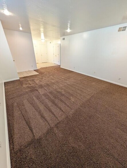 Building Photo - 370 E 1420 S