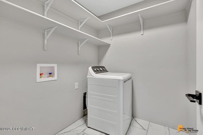 Building Photo - 623 Rita Cir