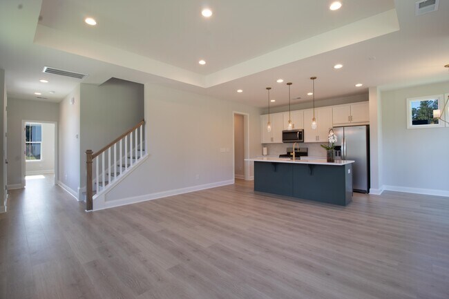 Building Photo - 426 Queenview Ln