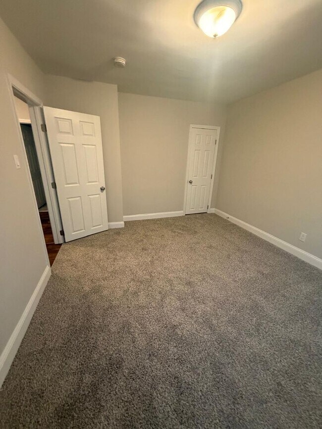Building Photo - Available Now in Govans! 3Br 1.5 Bath