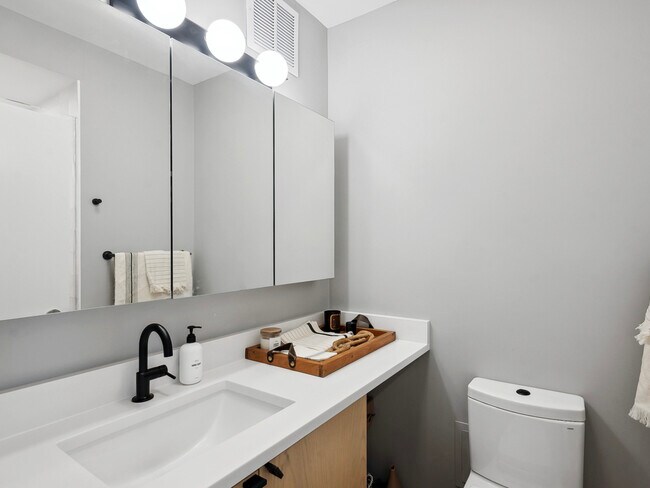 Building Photo - 1240 N Lake Shore Dr