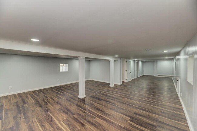 Building Photo - 1400 N 22nd Ave
