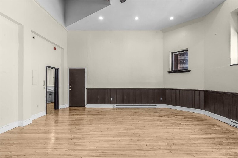Building Photo - 151 Salaignac St