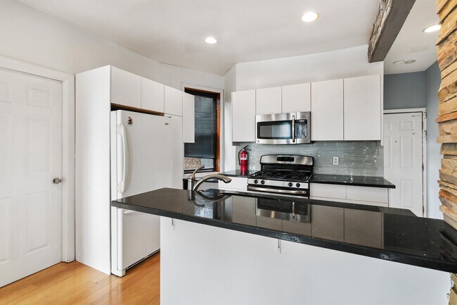 Building Photo - 14 65th St