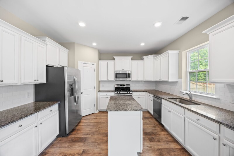 Building Photo - 677 Redbud Ln