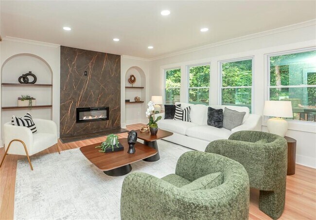 Building Photo - 2908 N Hills Dr NE