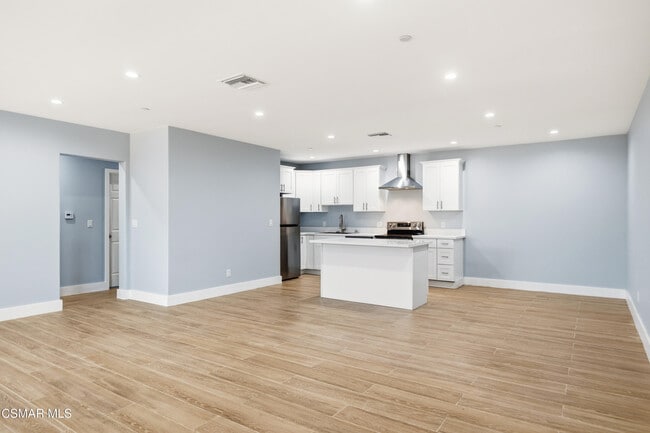 Building Photo - 13100 Filmore St