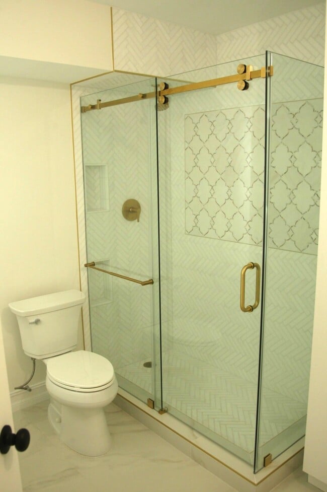 Building Photo - 340 Sunset Dr