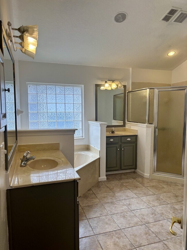 Building Photo - 1045 Drakefeather Dr