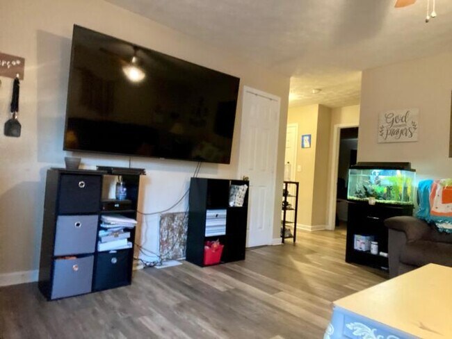 Building Photo - 2 bedroom in Ona WV 25545