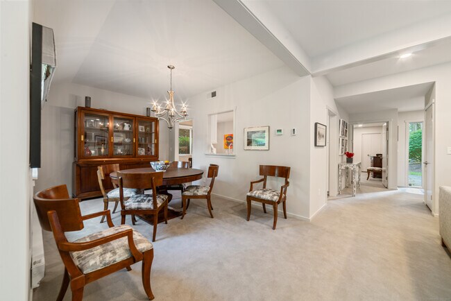Building Photo - 595 Heritage Vlg