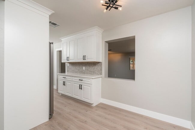 Building Photo - Central Phoenix Rental