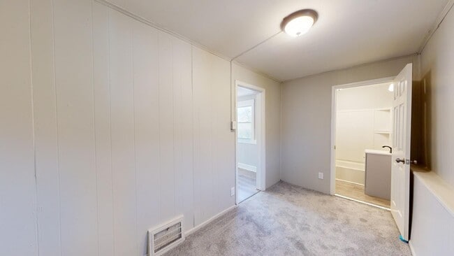 Building Photo - Clark / Fulton Area - 4 Bedroom Single Fam...