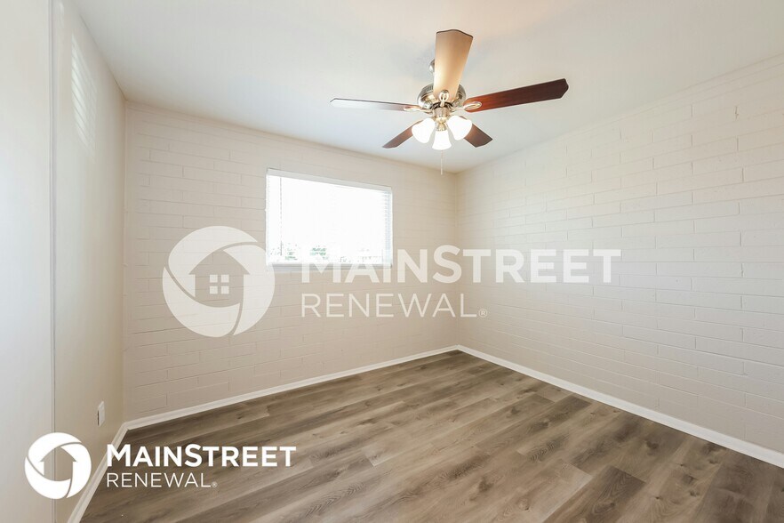 Building Photo - 4714 N 49th Dr