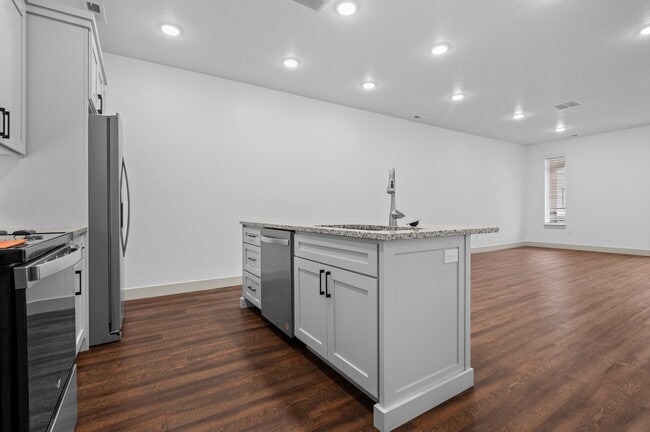 Building Photo - 651 S 450 E