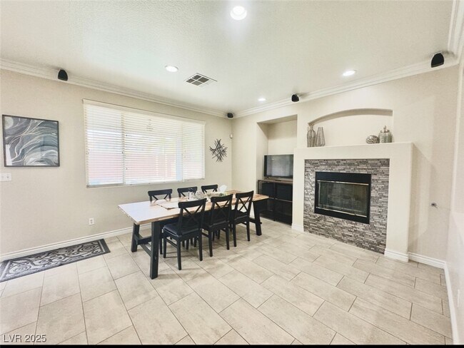 Building Photo - 8842 Sierra Linda Dr