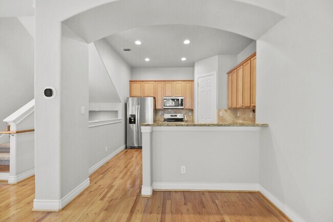 Building Photo - $500 OFF 1st Month's RENT! Gated Serenity ...
