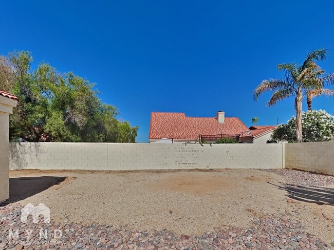 Building Photo - 634 N Quartz St