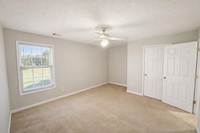 Building Photo - Charming 3bed Cumming Townhome with Walking Trail