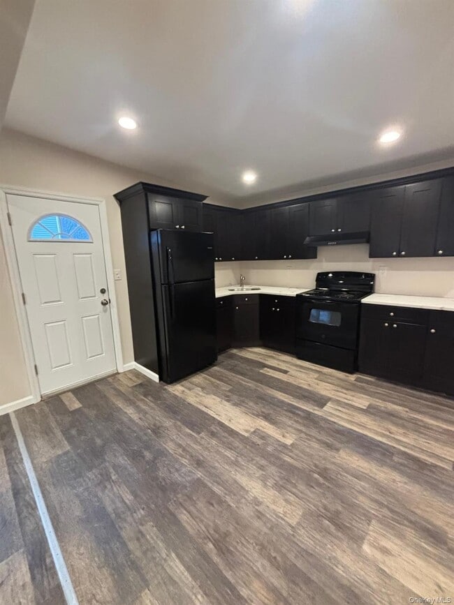 Building Photo - 855 Meade Ave