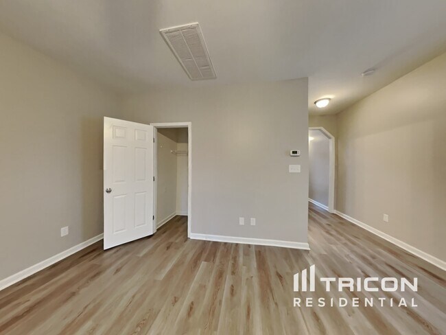 Building Photo - 731 Longitude Way