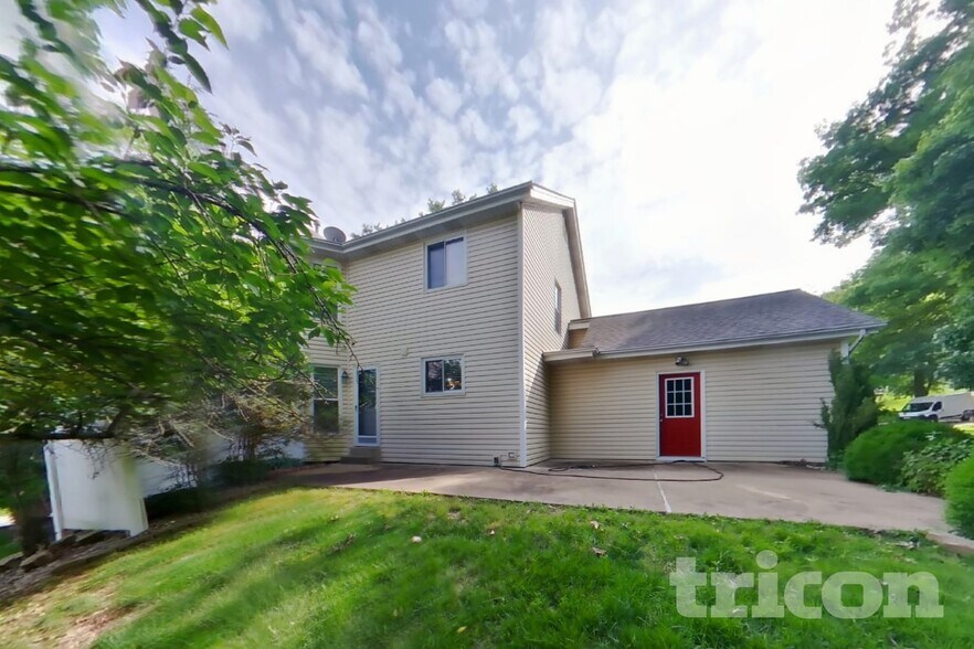 Building Photo - 1502 Rosewood Terrace Dr