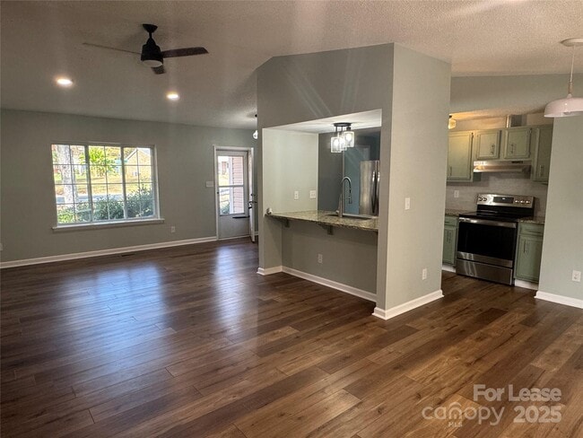 Building Photo - 7939 Holly Hill Rd