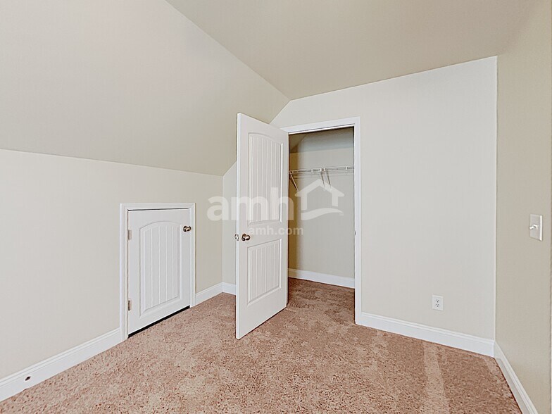 Building Photo - 1439 Sunray Dr