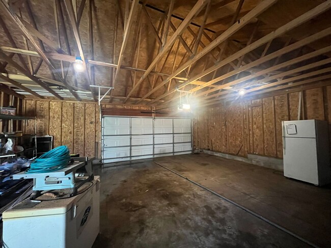 Building Photo - 2 BR/bonus room 1 bath home in West Sevent...