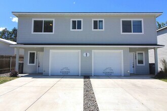 Building Photo - 3 Bedroom, 2.5 Bath Townhome in Kennewick