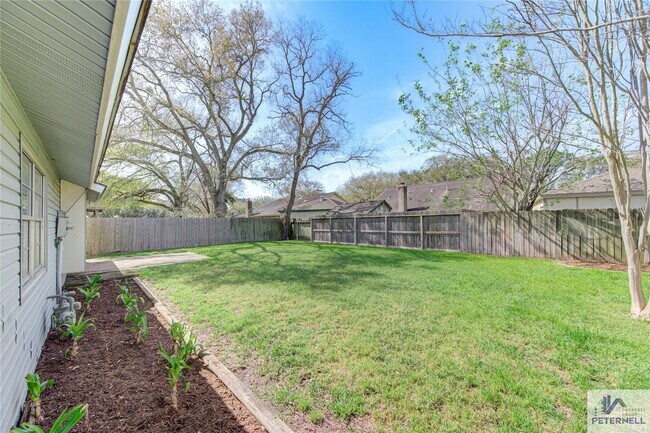 Building Photo - 946 Three Forks Dr