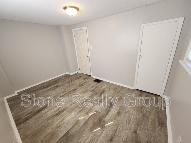 Building Photo - 2440 S 11th St
