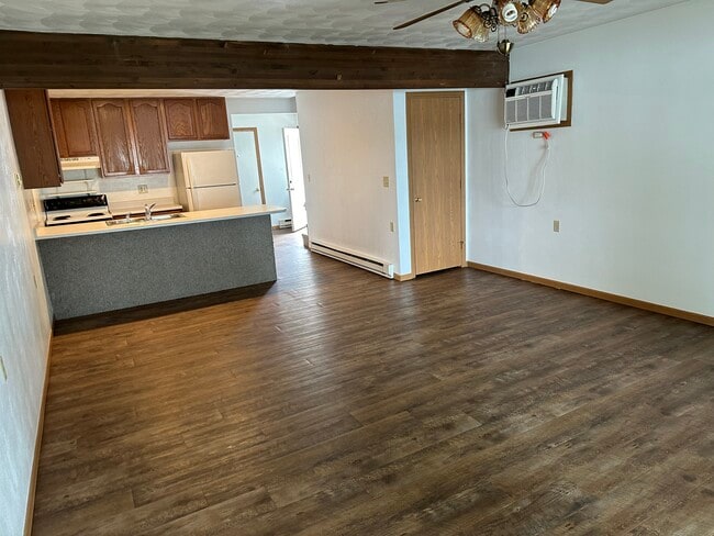 Building Photo - 1016 Lakeshore Dr