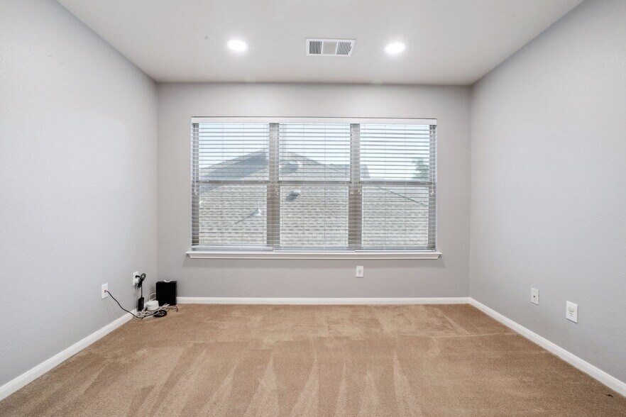 Building Photo - 3700 Harvey Penick Dr